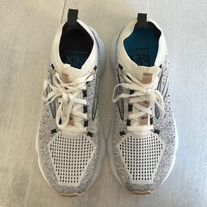 Brooks Running / Glycerin size 8 women LIKE NEW